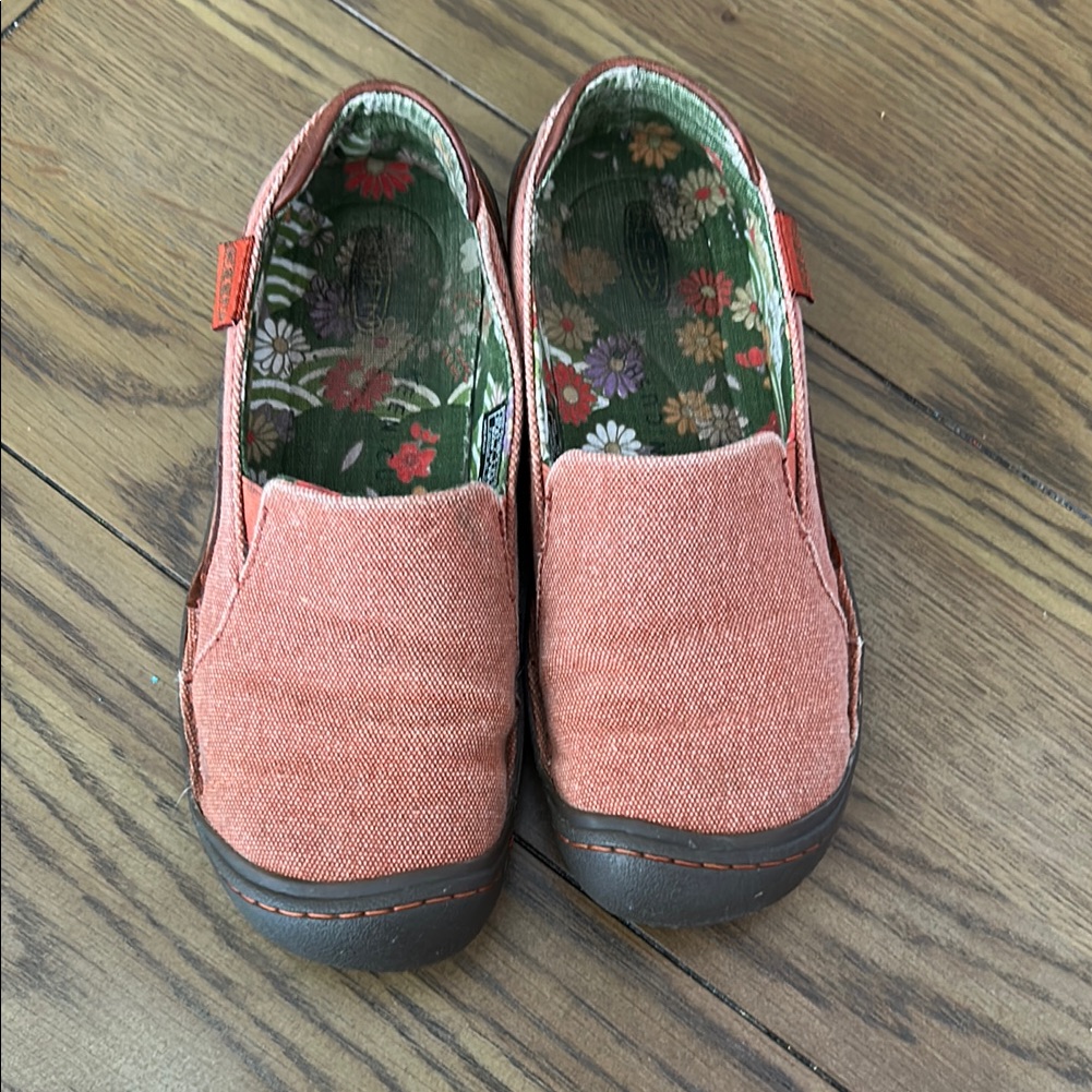 Keen Orange Flats Slip-On Shoes Size 7